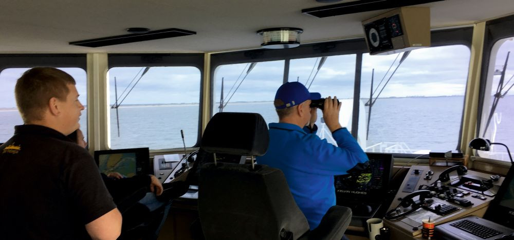Captain John Ellen and second officer Rick van Katwijk are keeping an eye on the traffic in the Marsdiep channel.