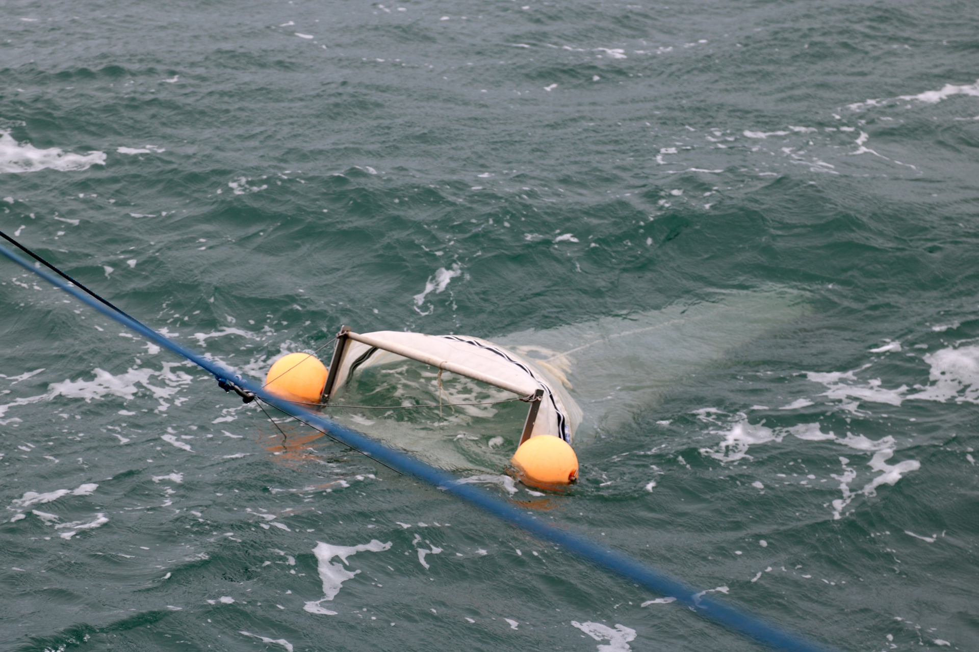 Fishing for floating plastic, photo: NIOZ