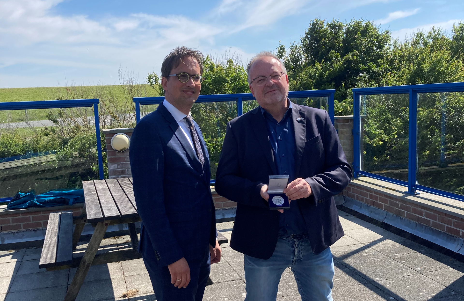 Mayor ot Texel, Michiel Uitdehaag with Henk Brinkhuis. Photo: NIOZ
