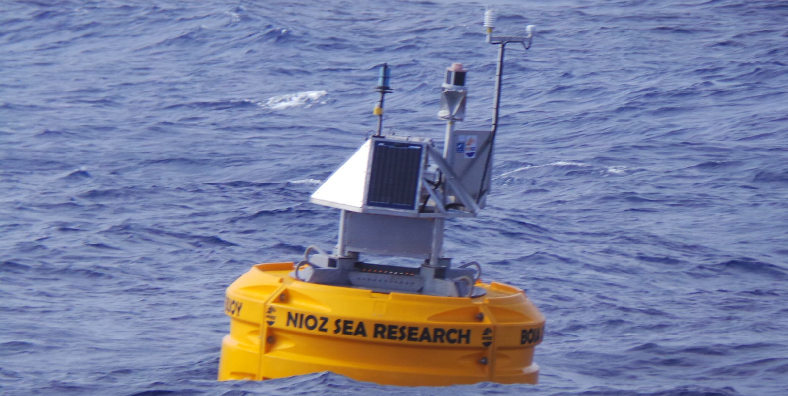 One of the NIOZ dust-collecting buoys in action at sea. One of the NIOZ dust-collecting buoys in action at sea.