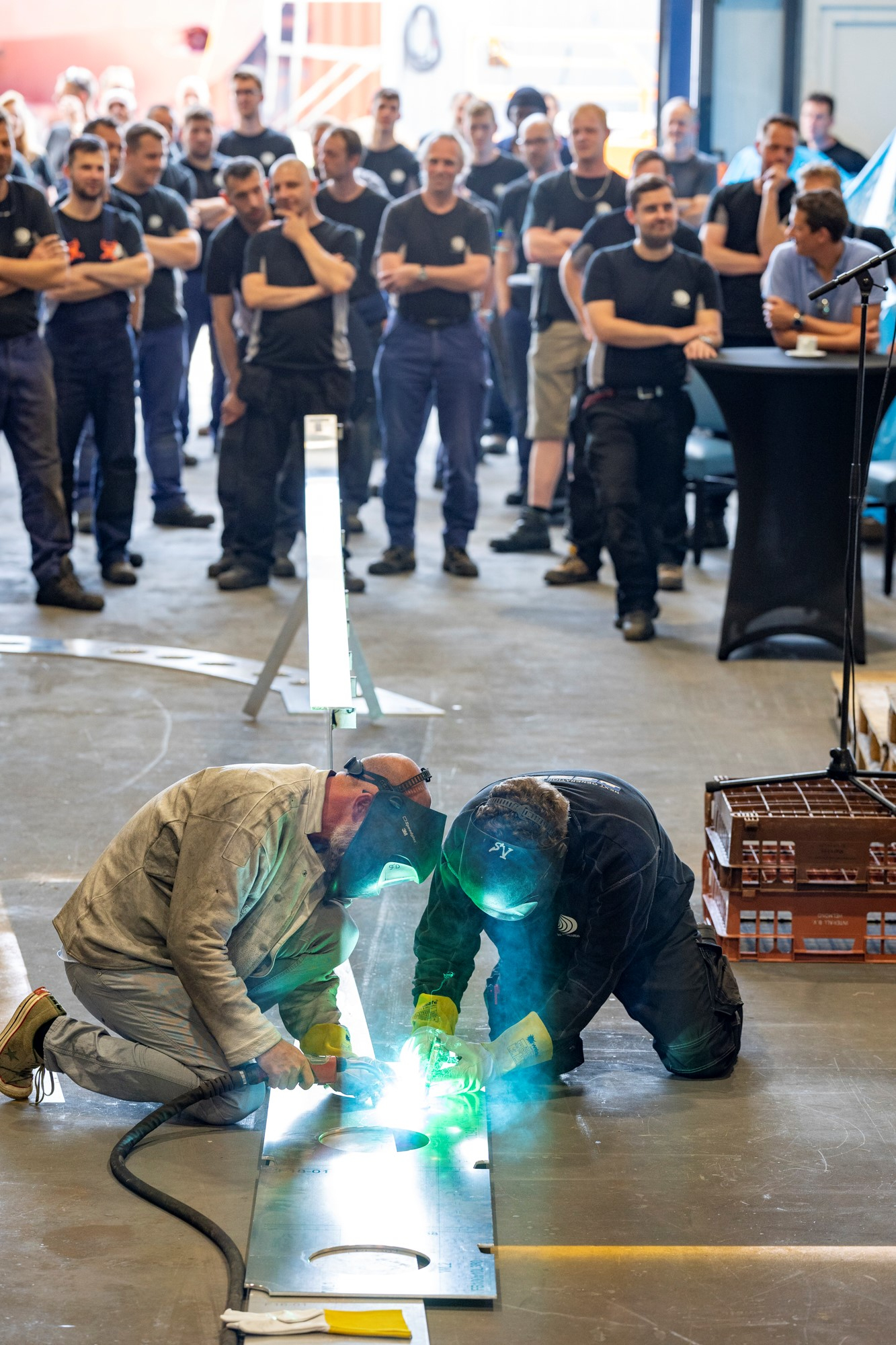 Welding the coin to the keel. Photo: Aernout Steegstra | Rudie Wiersma Fotografie