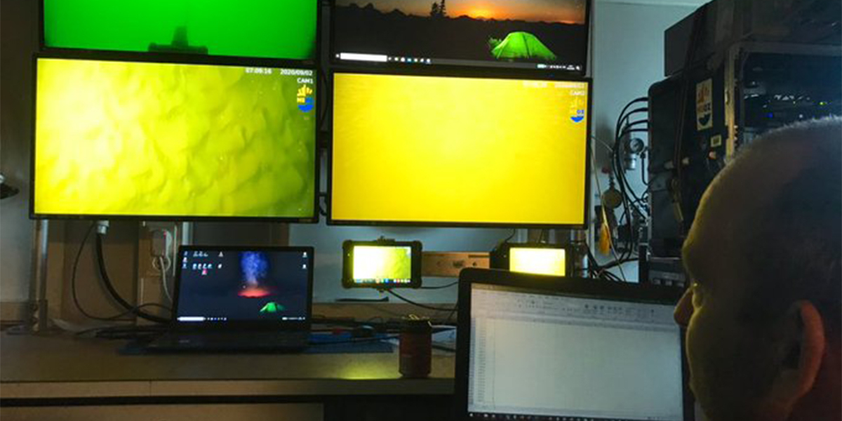 Using video to localize 3 reef types.Photo: Marjolijn Christianen (twitter)