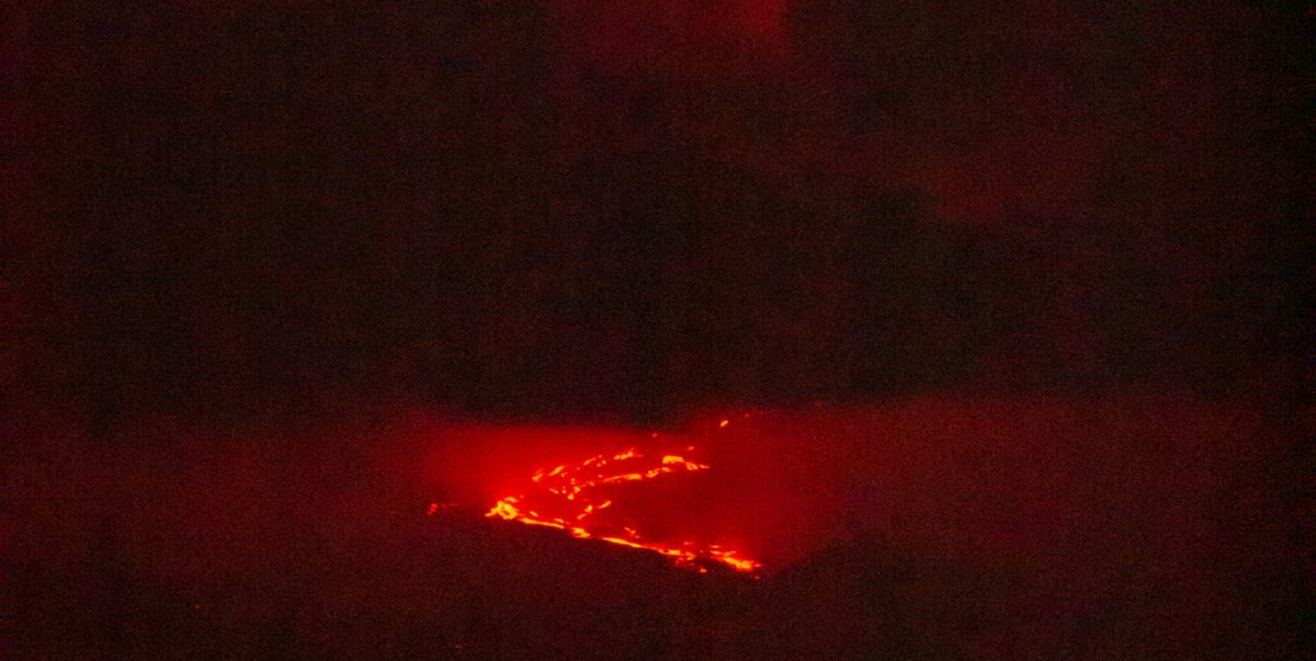 Hot lava streaming down the slope of Cumbre Vieja on La Palma [photo credit: Daan Eldering]