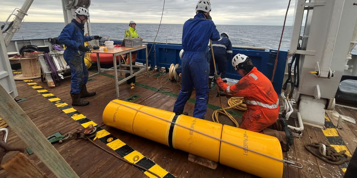 Top-buoy on deck and spooling of line on Pelagia’s aft deck.