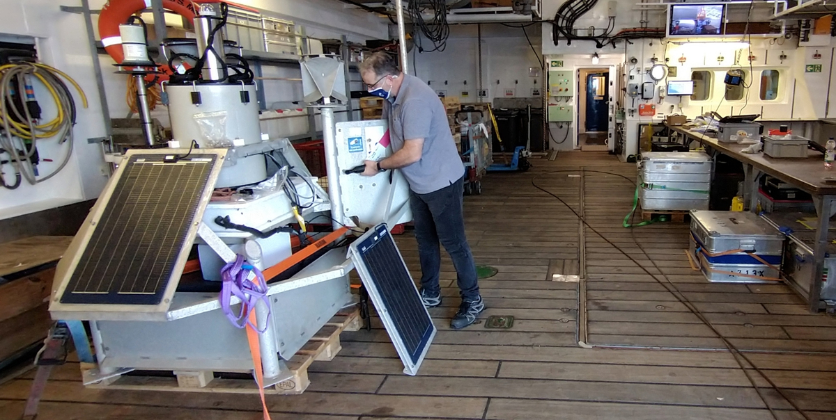 NIOZ technician Bob preparing the tower of the dust collector that is going to be placed on buoy Carmen.