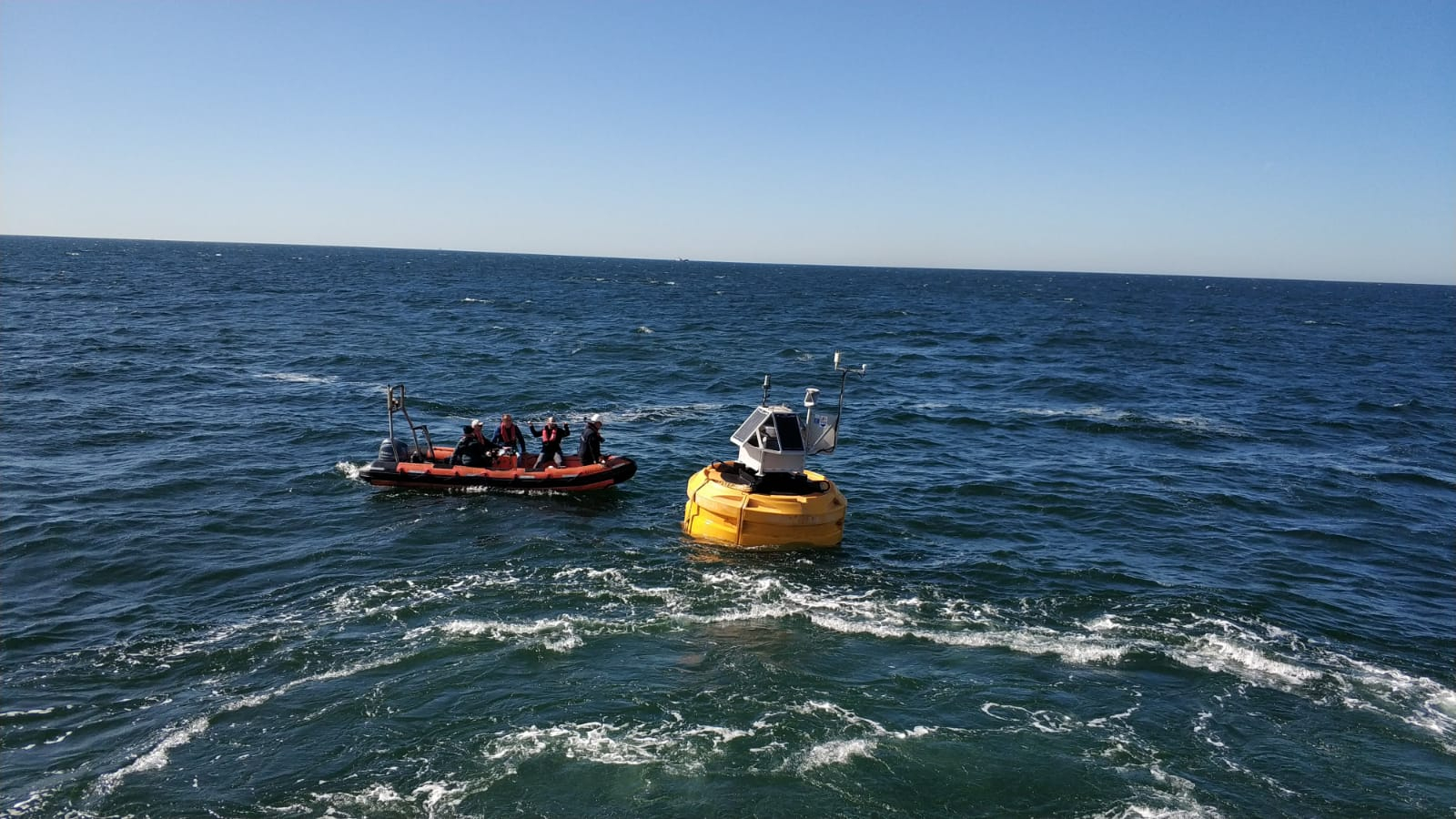 More filming of the dust buoy from  RV Pelagia. Photo: NIOZ