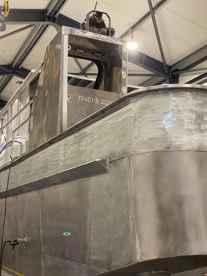 Proof of ownership and registration in the Shipping Register: the brand on the port side hull of the RV Adriaen Coenen.