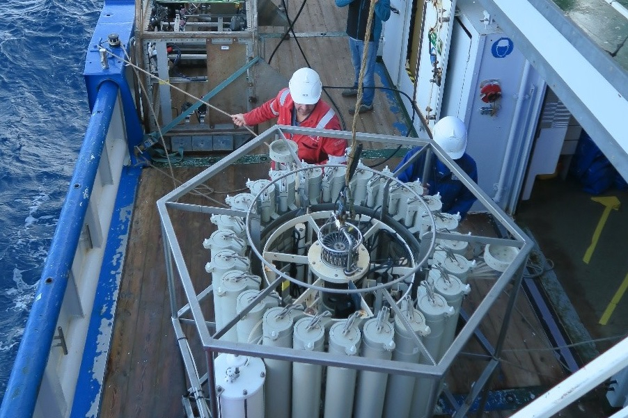 CTD-carrousel for sea water sampling on deck of research vessel Pelagia following deep-sea sampling of squid eDNA. Picture: CD Carriõ, University of the Azores.  