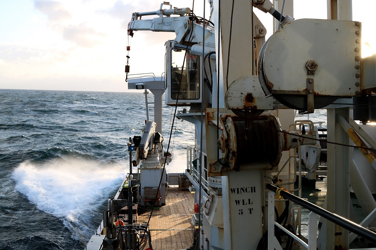 Earlier in the morning seas are nicer as seen towards the aft deck of the ship. Photo: NIOZ