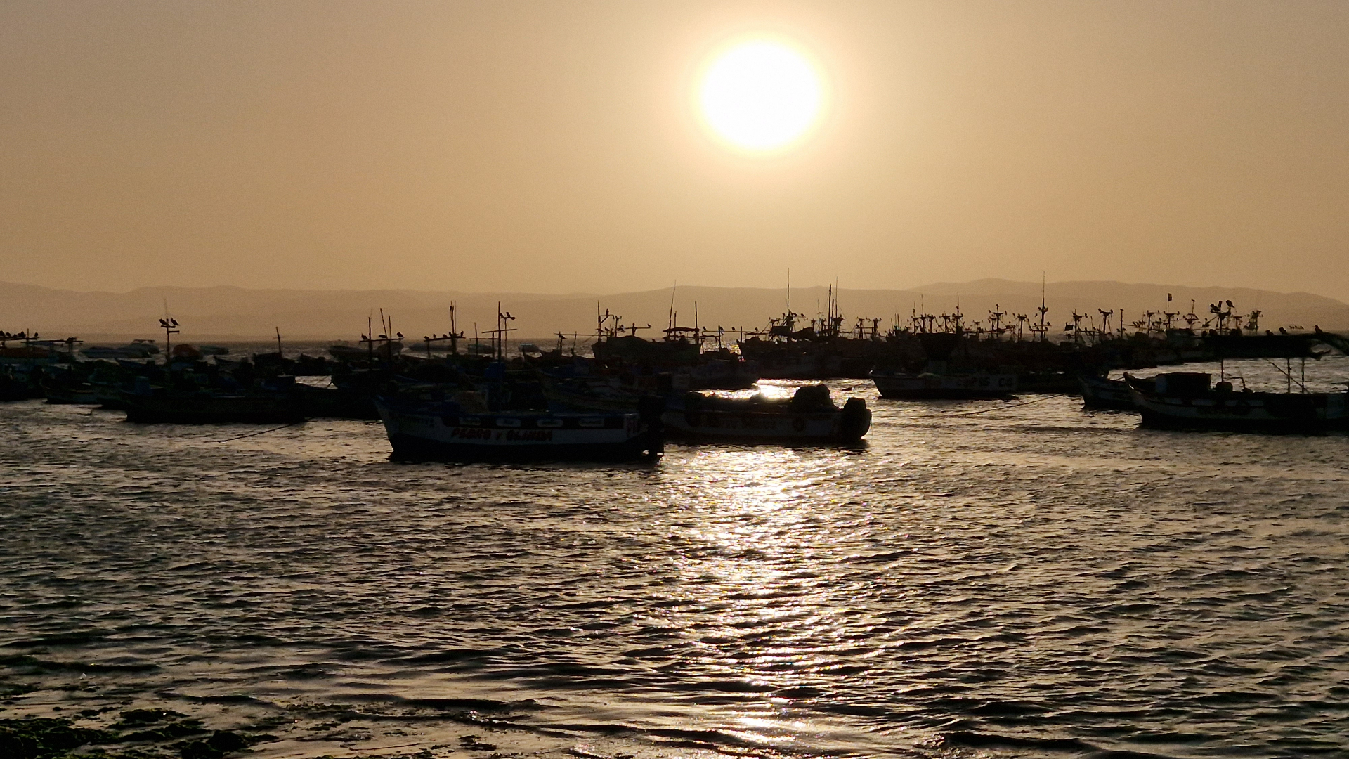 Dust visible in the sunset, off the coast of Peru. Photo: Jan-Berend Stuut (NIOZ)