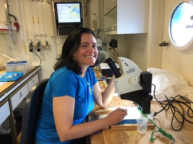 Linda Amaral-Zettler during an expedition on RV Pelagia, photo: NIOZ/Erik Zettler