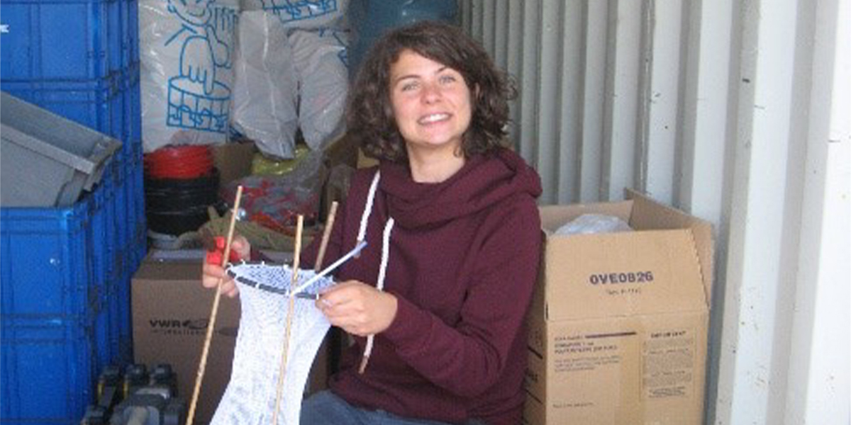 Caterina is preparing the small cages that will be attached to the big ones and as well on the medium one.