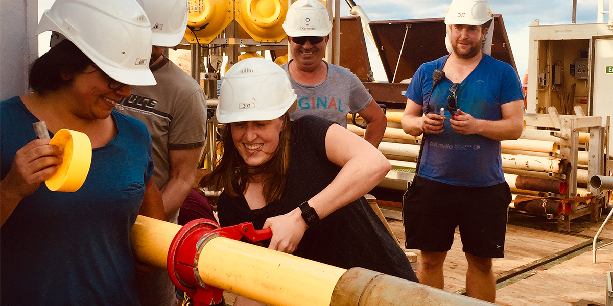 Darci Rush slicing a piston core on board RV Pelagia. Photo: NIOZ