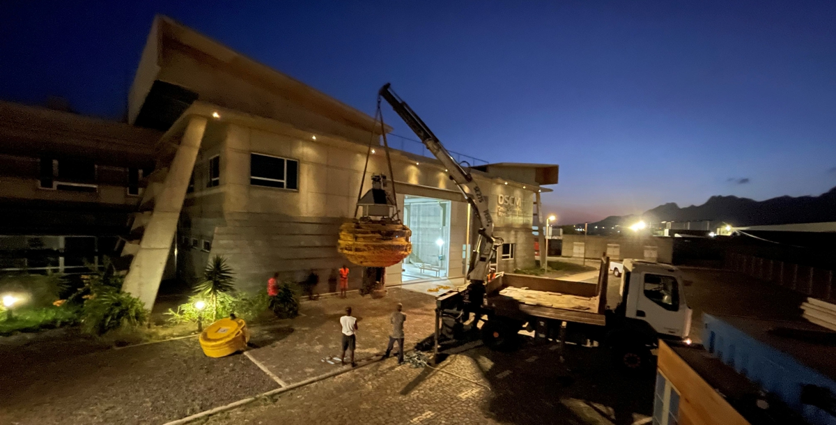 Buoy Carmen being hoisted carefully and placed at the OSCM (photo by Björn Fiedler)