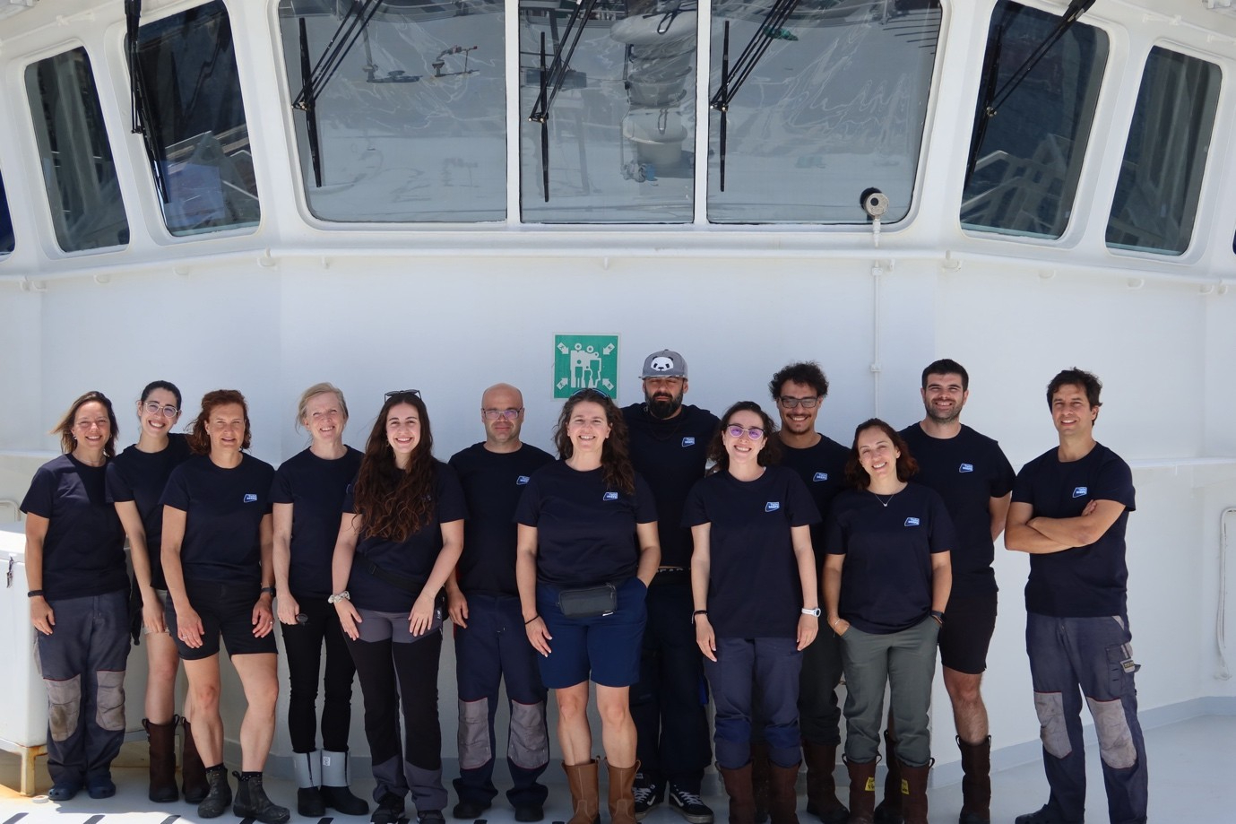 The TwinDEEPS scientific crew just before starting the big exploration adventure!