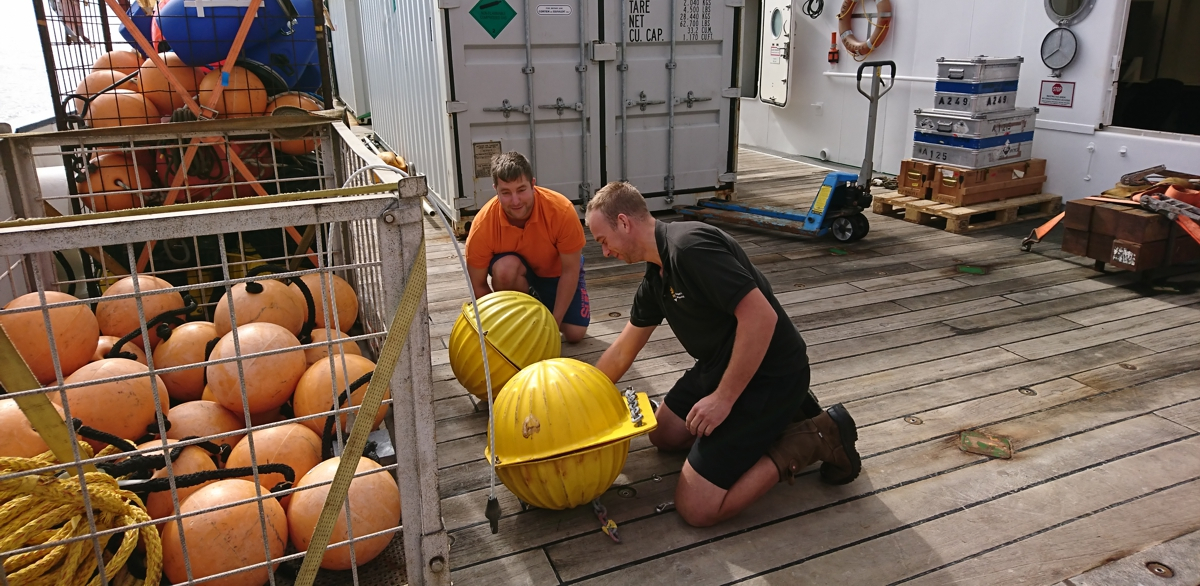 Preparing the drifting traps1 Preparing the drifting traps1