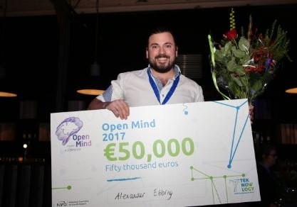 Alexander Ebbing ontvangt NWO OpenMind-beurs.