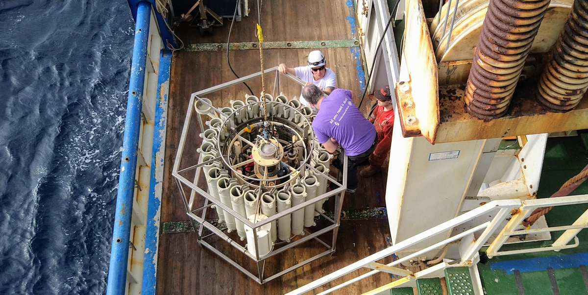 NIOZ technician Bob inspects the sensors on the CTD frame.