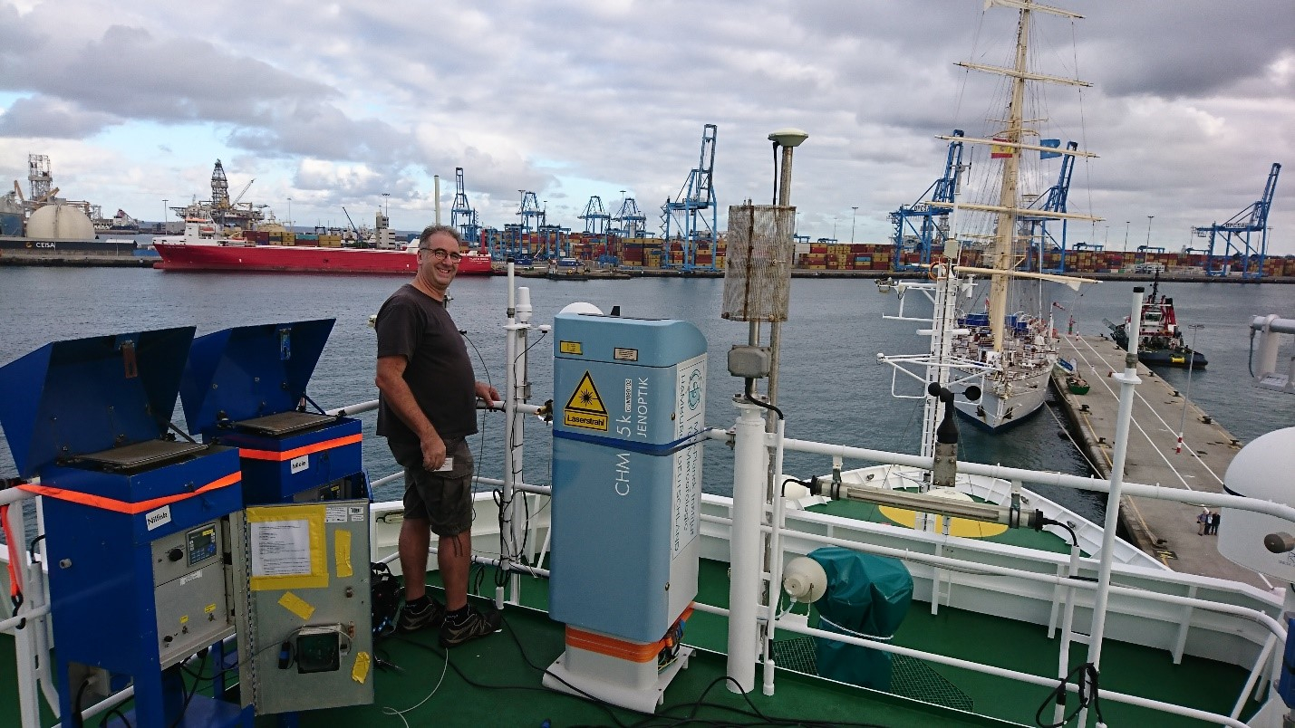 Setting up the instruments on deck. Setting up the instruments on deck.