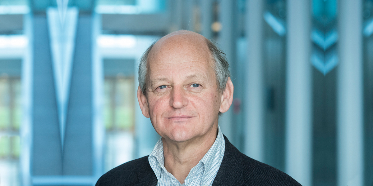 Kees van Leeuwen is hoofd onderzoek bij KWR, hoogleraar watermanagement aan de UU en lid van het kernteam Blauwe route voor de onderzoekslijn Zoetwatervoorziening. Kees van Leeuwen is hoofd onderzoek bij KWR, hoogleraar watermanagement aan de UU en lid van het kernteam Blauwe route voor de onderzoekslijn Zoetwatervoorziening.