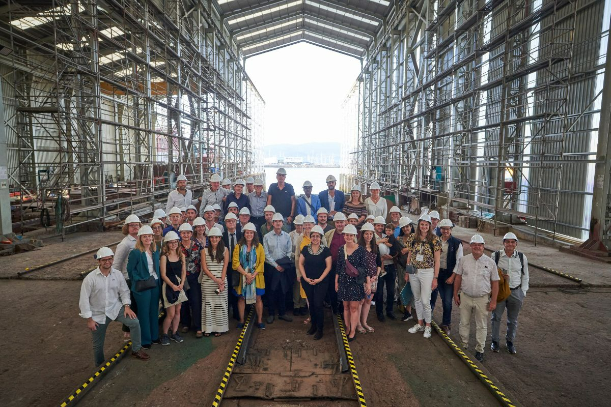 The now almost empty hall will be filled with the hull of the RV Anna Weber-van Boss in the coming year. A year from now, in autumn 2024, she will be launched and further completed here at Armon Shipyards in Vigo.