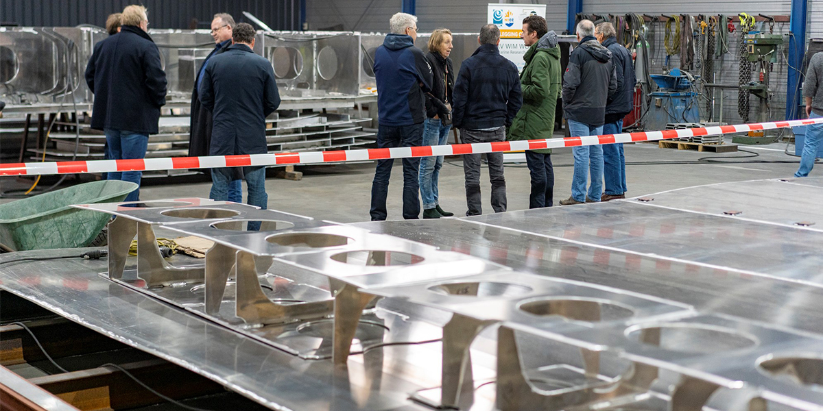 Guests are inspecting the first sections of RV Wim Wolff at N. Dijkstra Metaalbewerking in Harlingen. Photo: Aernout Steegstra