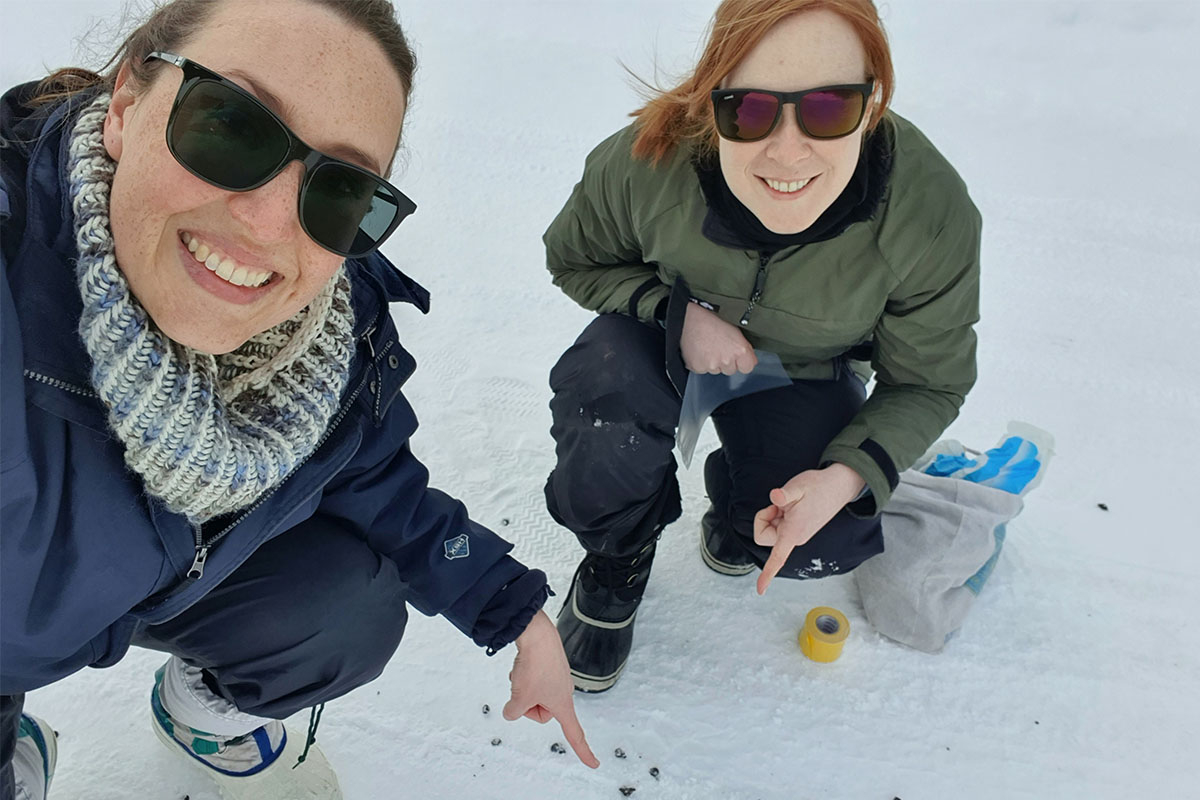 During the expedition to the Finnish Arctic, funded by EU INTERACT,  Rush also collected reindeer poop samples for reindeer population estimates. Darci Rush (left) and Helen Mackay from Durham University (right)