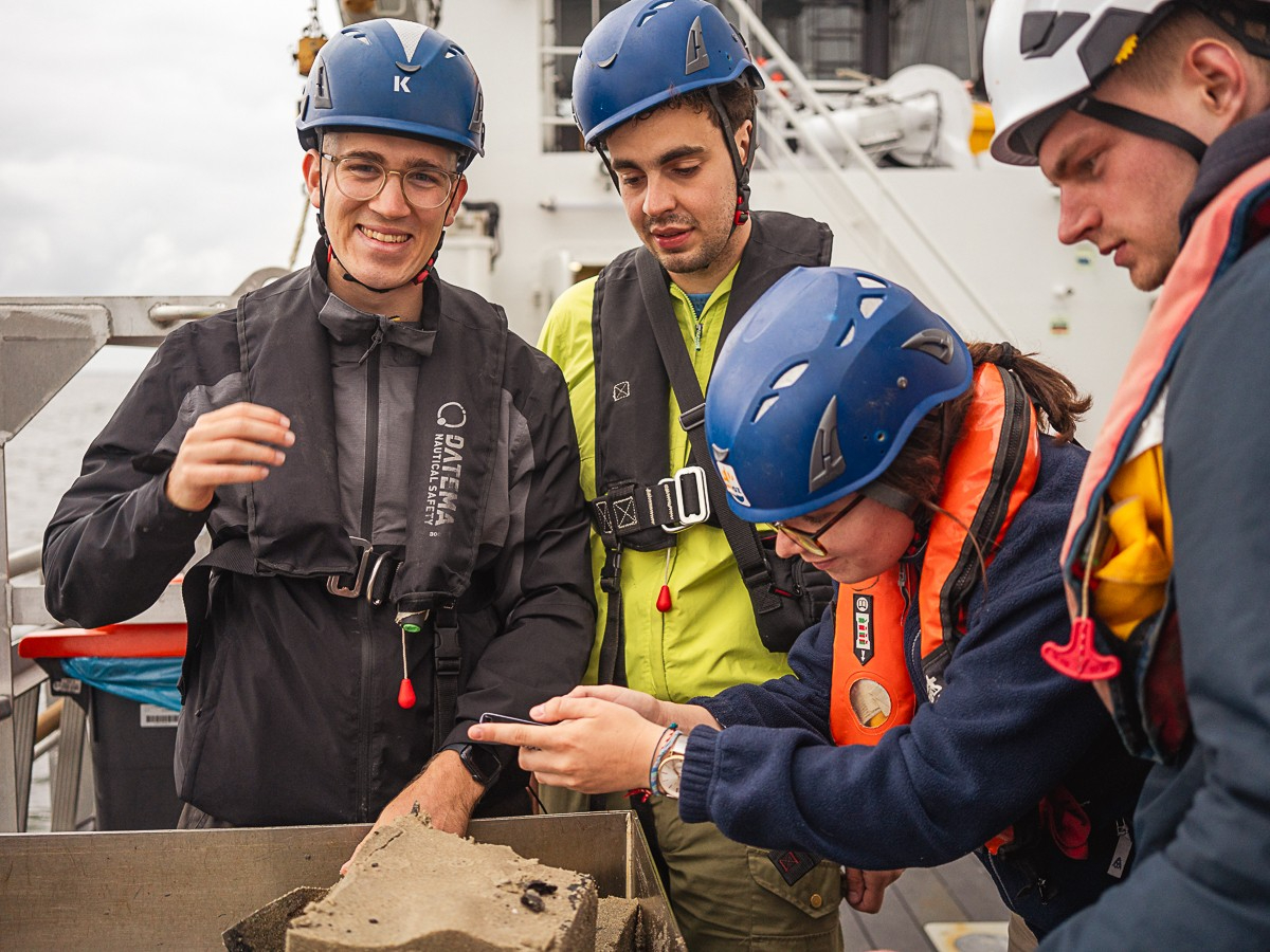 Close up of students investigating the sediment sample from the box. Picture: Maxi Scheller Close up of students investigating the sediment sample from the box. Picture: Maxi Scheller