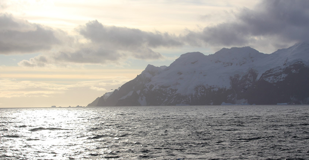 A bay of Elephant Island. Photo: Indah Ardiningsih.