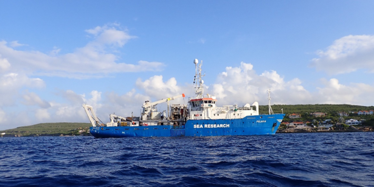 RV Pelagia at a station near the coast of Curaçao (in the background) Credits: Victoria Jackson