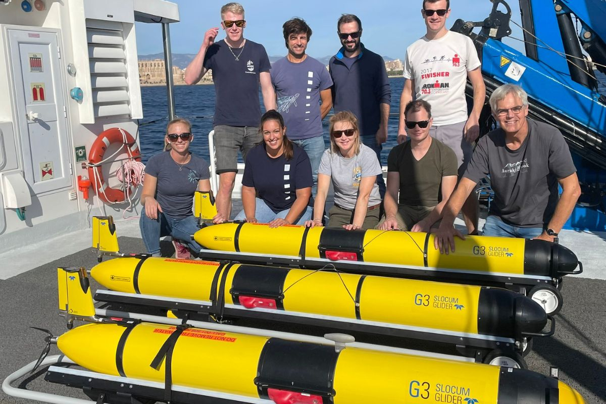 9 November 2020:  "We successfully finished the Sea Acceptance Trials of the new NIOZ/NMF underwater gliders! Thanks a lot Teledyne Marine and SOCIB ! Looking forward to some cool marine science!" Photo: Marck Smit