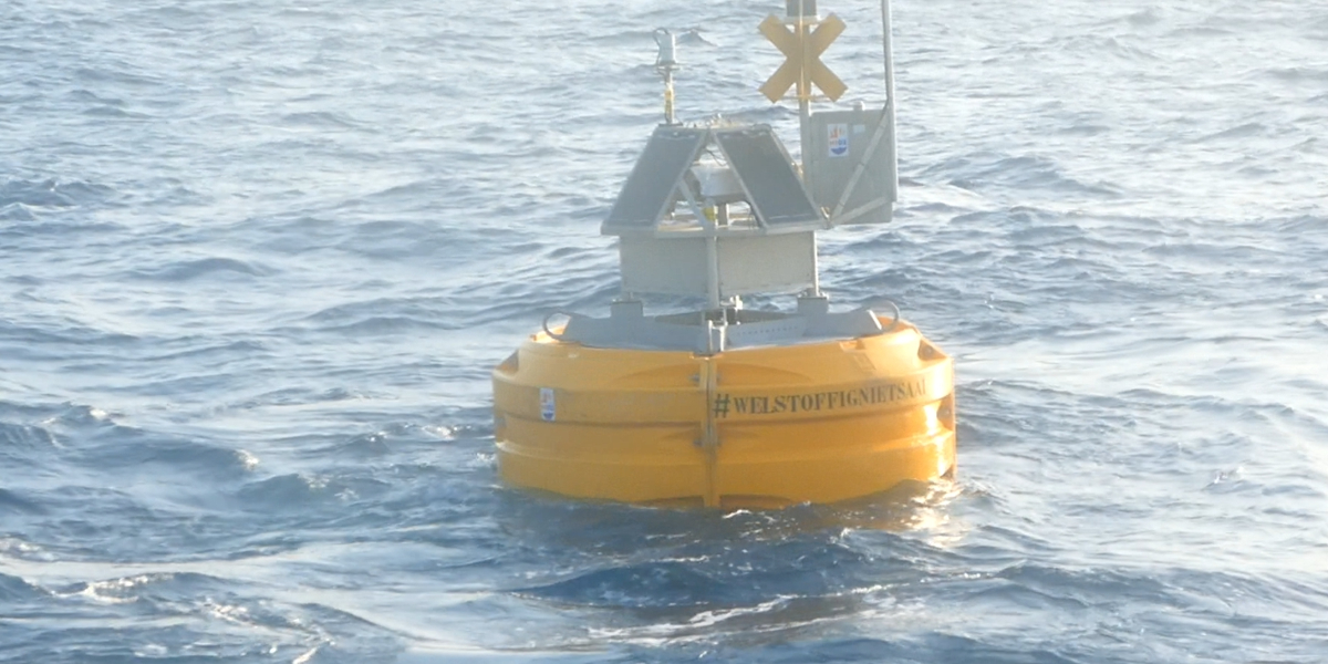 One of the dust-collecting buoys with the infamous hashtag: #welstoffignietsaai (dusty, yet far from boring)