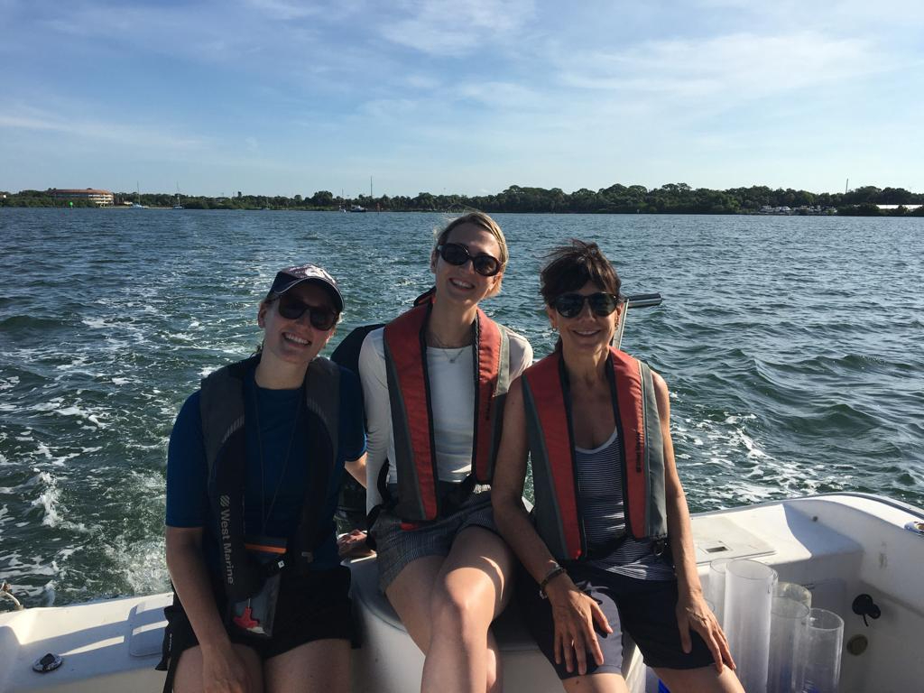 “Another day in the office”, BSc Sanne Haima, MSc Suzanne de Zwaan and dr. Francesca Sangiorgi in the back of the boat.