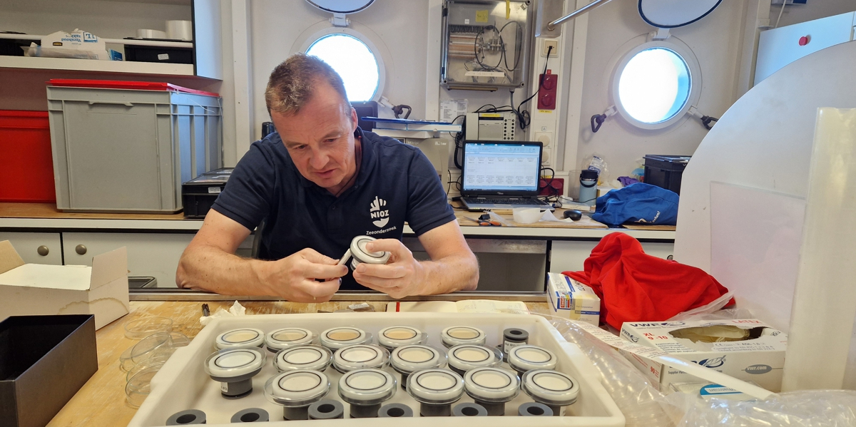 Dust filters from buoy Laura are processed and stored for later analyses