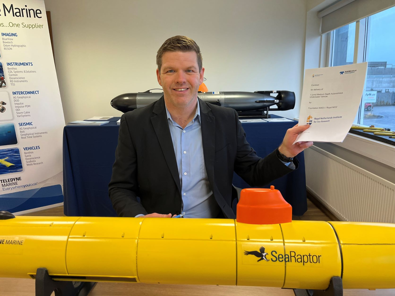 Stefan Reynisson, General Manager of Teledyne Gavia signes the contract. Photo: Teledyne Gavia