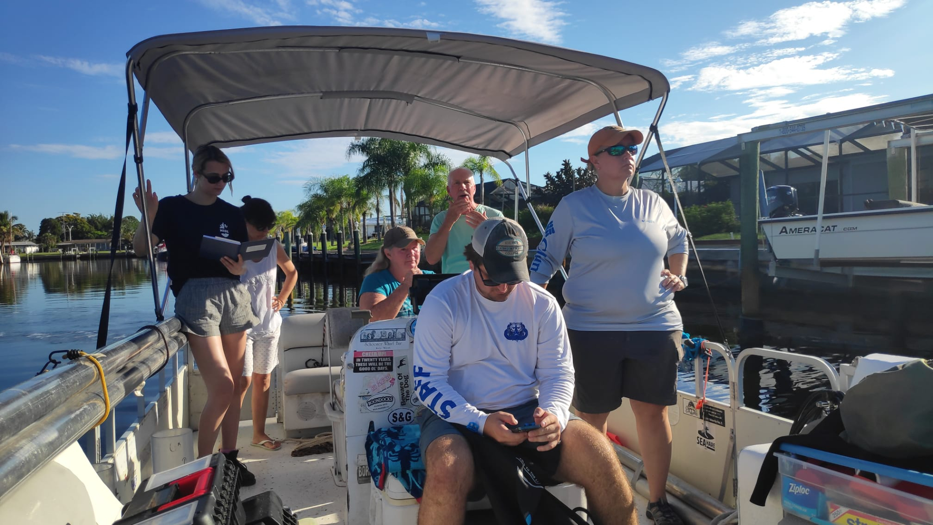 Putting in the coordinates to go to our first locating in Charlotte Harbor (from left to right: MSc Suzanne de Zwaan, dr. Francesca Sangiorgi, captain Ingrid, dr. Gregg Brooks, Vince Shonka and dr. Bekka Larson). Photo by BSc Sanne Haima.
