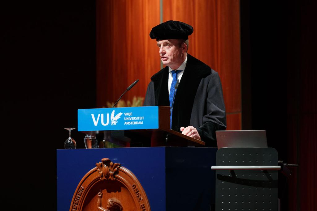Inaugural address by Jan-Berend (Photo: NIOZ/Evert Doorn, click to link to filmclip on external site)