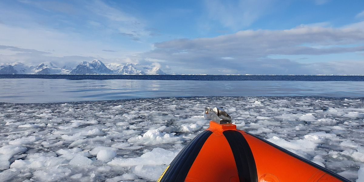 Sampling with a view: onward to our first sampling campaign on a ‘dingle’ (perfect weather) day! Photo: Swan Sow