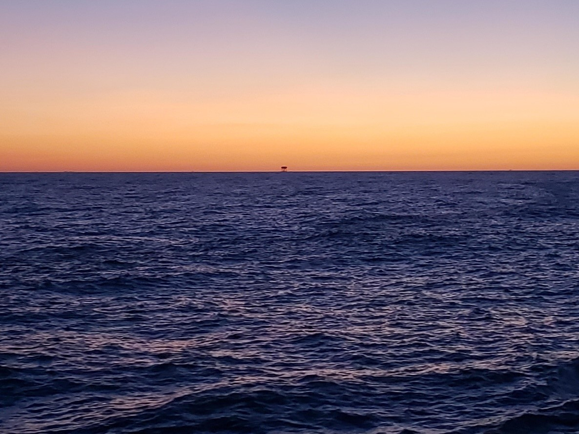 Sunrise with drilling rig at the horizon. Photo: Torbjörn Törnqvist 