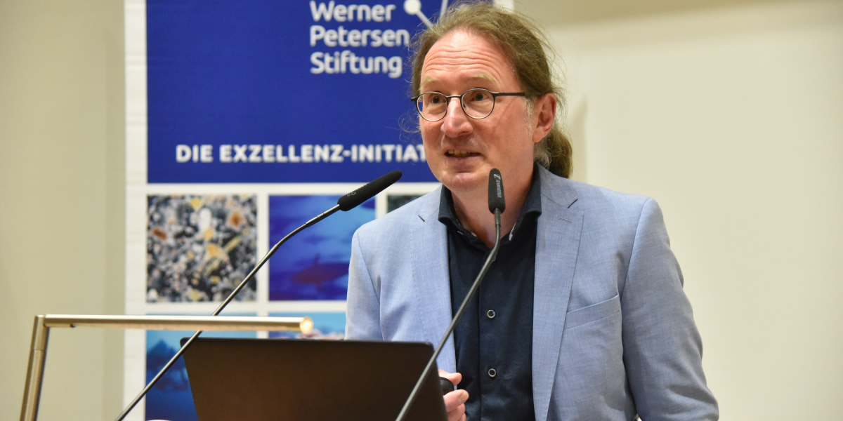 In his keynote lecture “The ecological significance of parasites in marine ecosystems”, Professor Dr. Thieltges reports on the complex life cycles of parasites. Photo: Thomas Eisenkrätzer