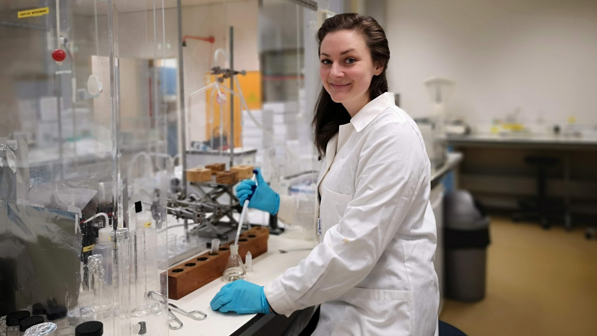 Caitlyn Witkowski in the lab. Photo: Diana Sahonero Canavesi