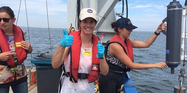 Annelotte & Anne Floor working together on RV Navicula taking sterile water samples from the Niskin water sampler.