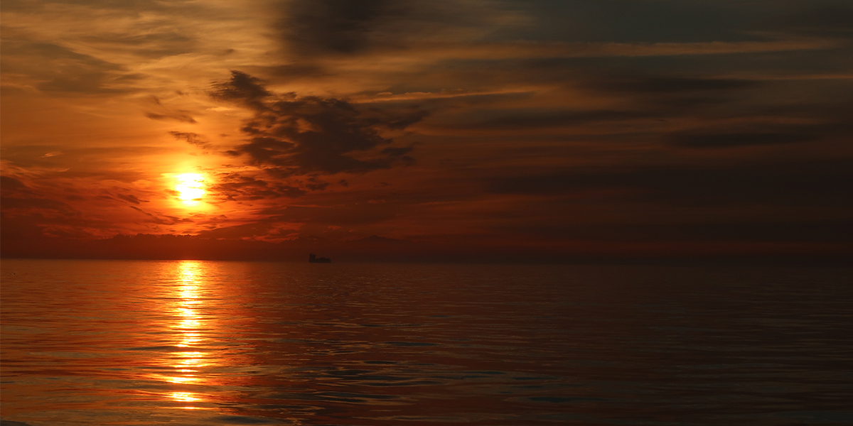 Sailing back to NIOZ with a beautiful sunset. Photo: Furu Mienis