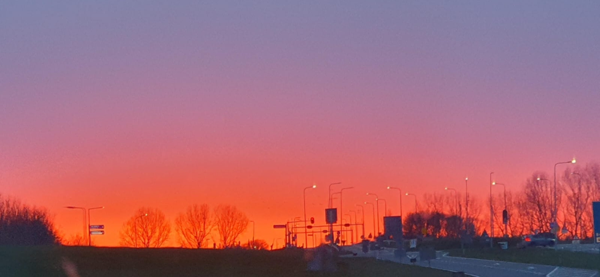 The dust event caused spectacular sunsets across Europe (photo credit: Hajni Zsolcal)