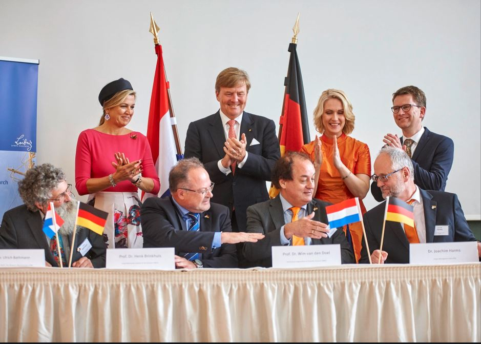 Signing letter of intent by Prof. Dr. Ulrich Bathmann (Leibniz Institute for Baltic Sea Research), Prof. Dr. Henk Brinkhuis (NIOZ), Prof. Dr. Wim van den Doel (NWO), Dr. Joachim Harms (Project Management Jülich), photo IOW