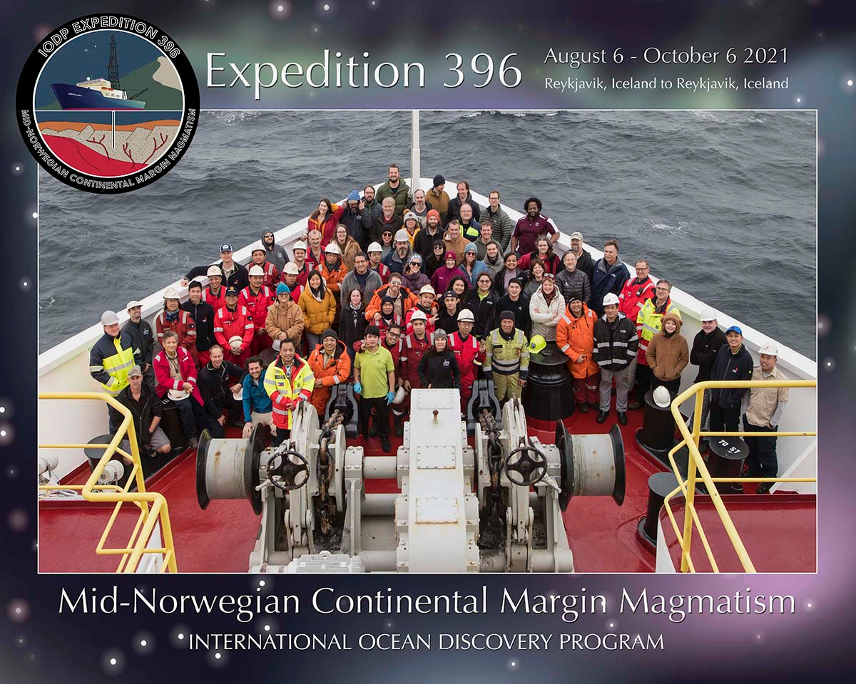 Group photo of this expedition. By Sandra Herrmann, IODP JRSO