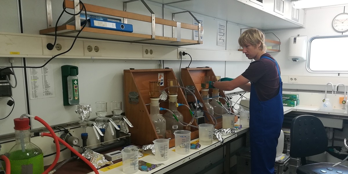 Bastiaan working in the lab.