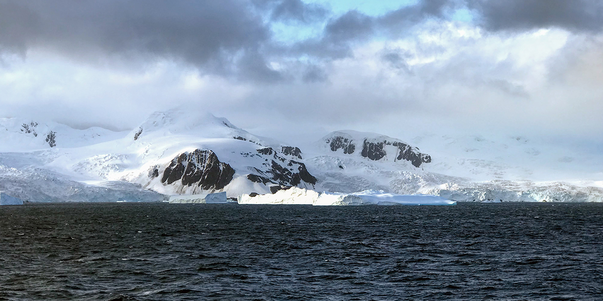 Elephant Island near Antarctica was one of Indah Ardiningsih’s research areas/Elephant Island bij Antarctica was één van de onderzoeksgebieden van Indah Ardiningsih.