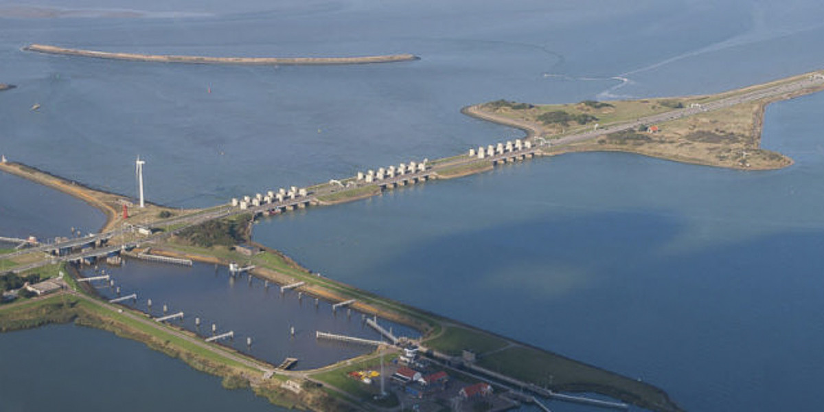 Location of test plant at Afsluitdijk, between IJsselmeer and Wadden Sea. Photo: Deltares