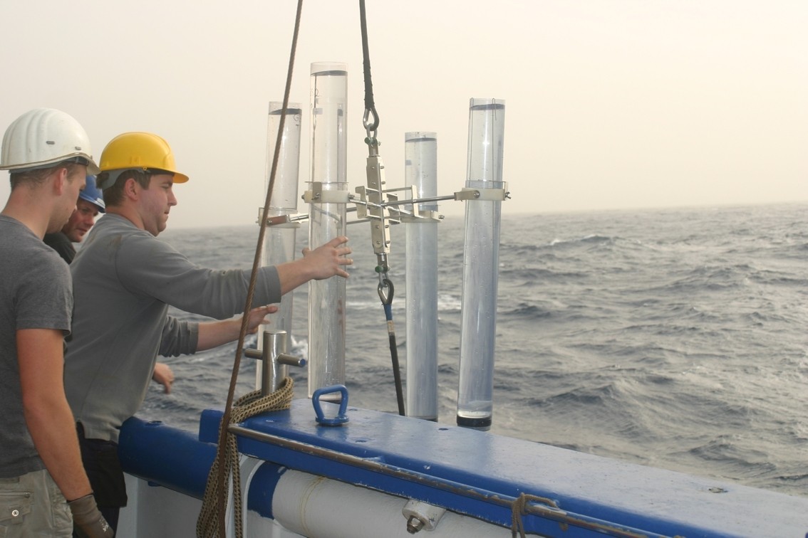 Drifting traps are being deployed from aboard RV Pelagia by NIOZ technicians